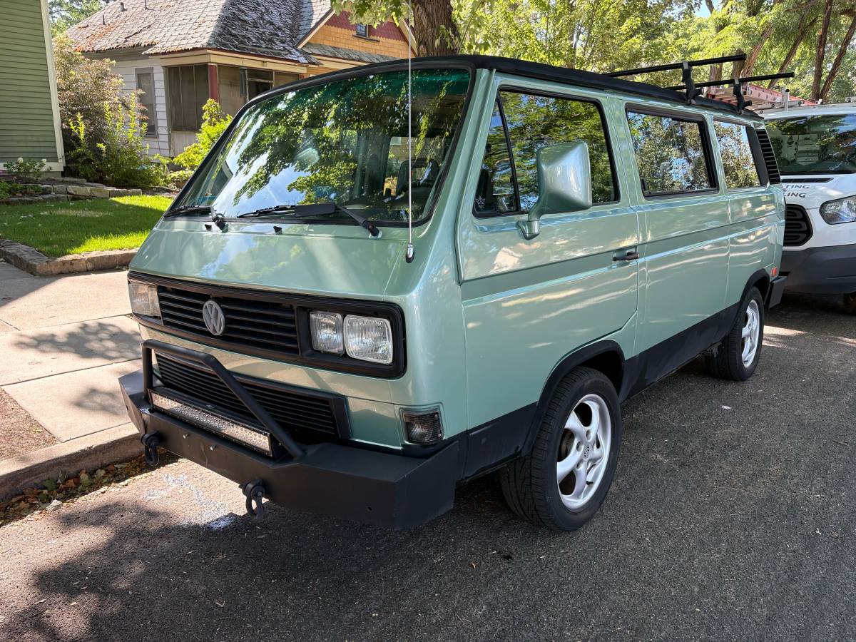 Volkswagen-vanagon-1991-green-5