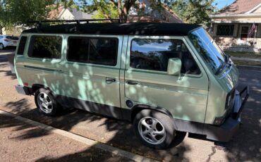 Volkswagen-vanagon-1991-green-6