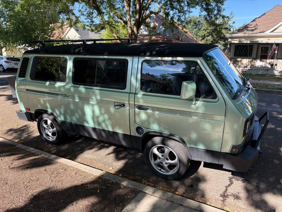 Volkswagen-vanagon-1991-green-6