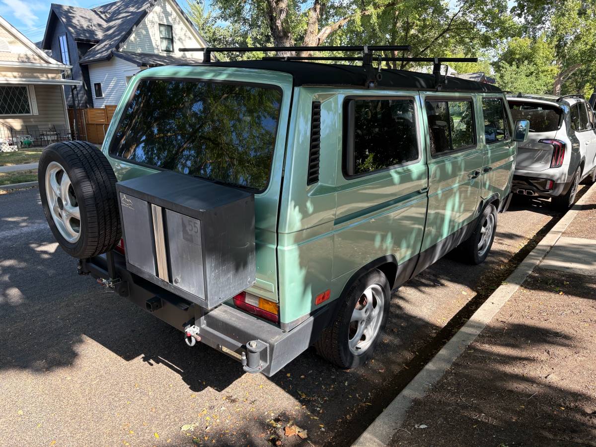 Volkswagen-vanagon-1991-green-8