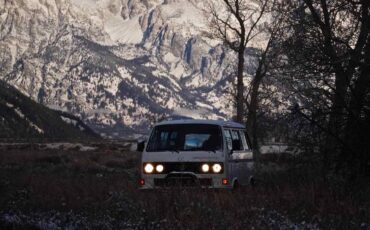 Volkswagen-vanagon-bus-1987-white-14