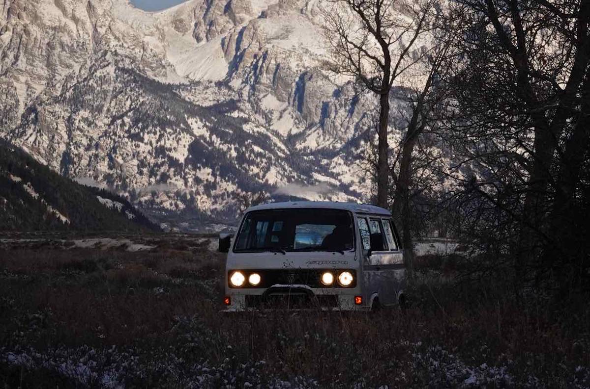 Volkswagen-vanagon-bus-1987-white-14