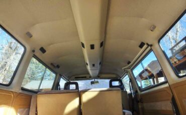 Volkswagen-vanagon-bus-1987-white-57