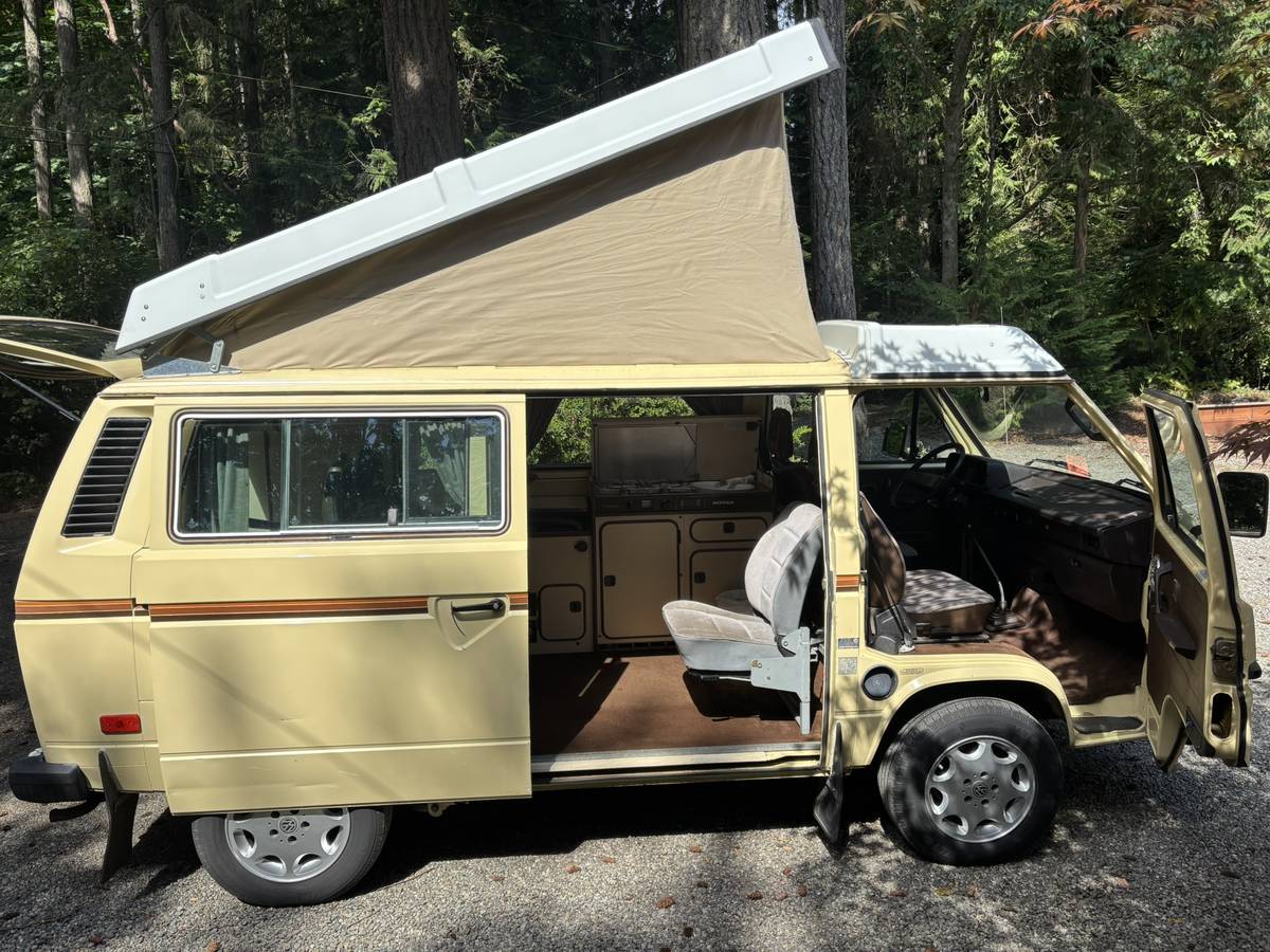 Volkswagen-vanagon-camper-1984-yellow-10