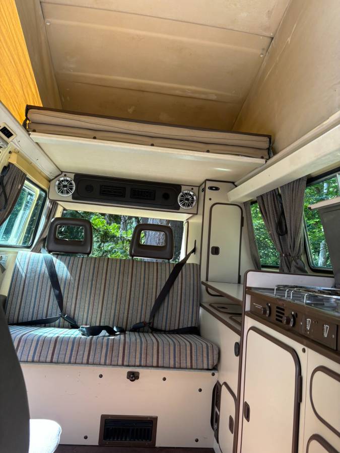 Volkswagen-vanagon-camper-1984-yellow-12