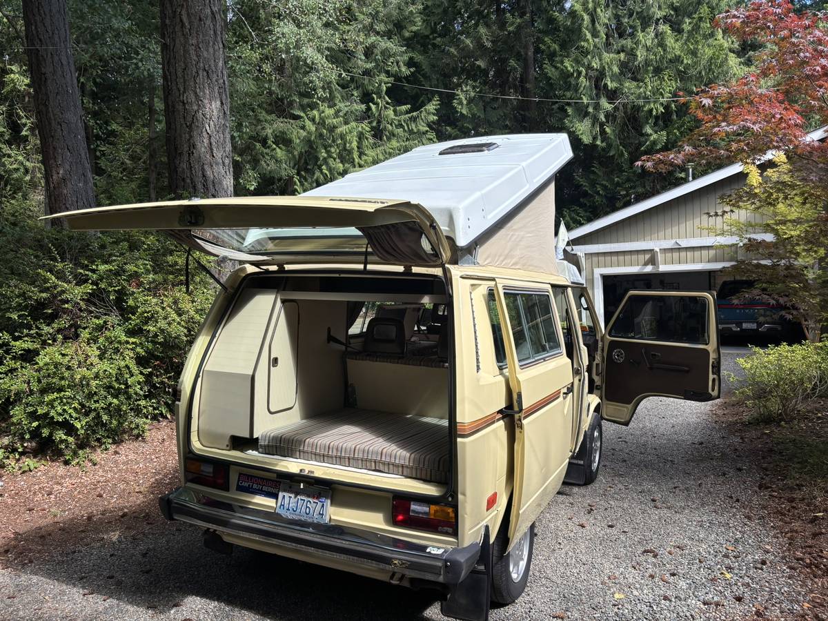 Volkswagen-vanagon-camper-1984-yellow-16