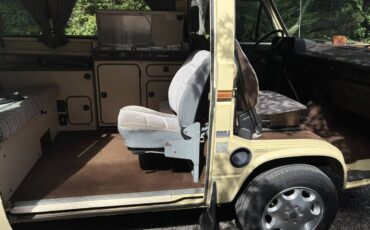 Volkswagen-vanagon-camper-1984-yellow-17