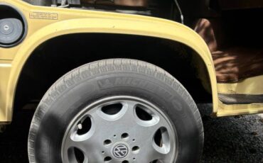 Volkswagen-vanagon-camper-1984-yellow-18