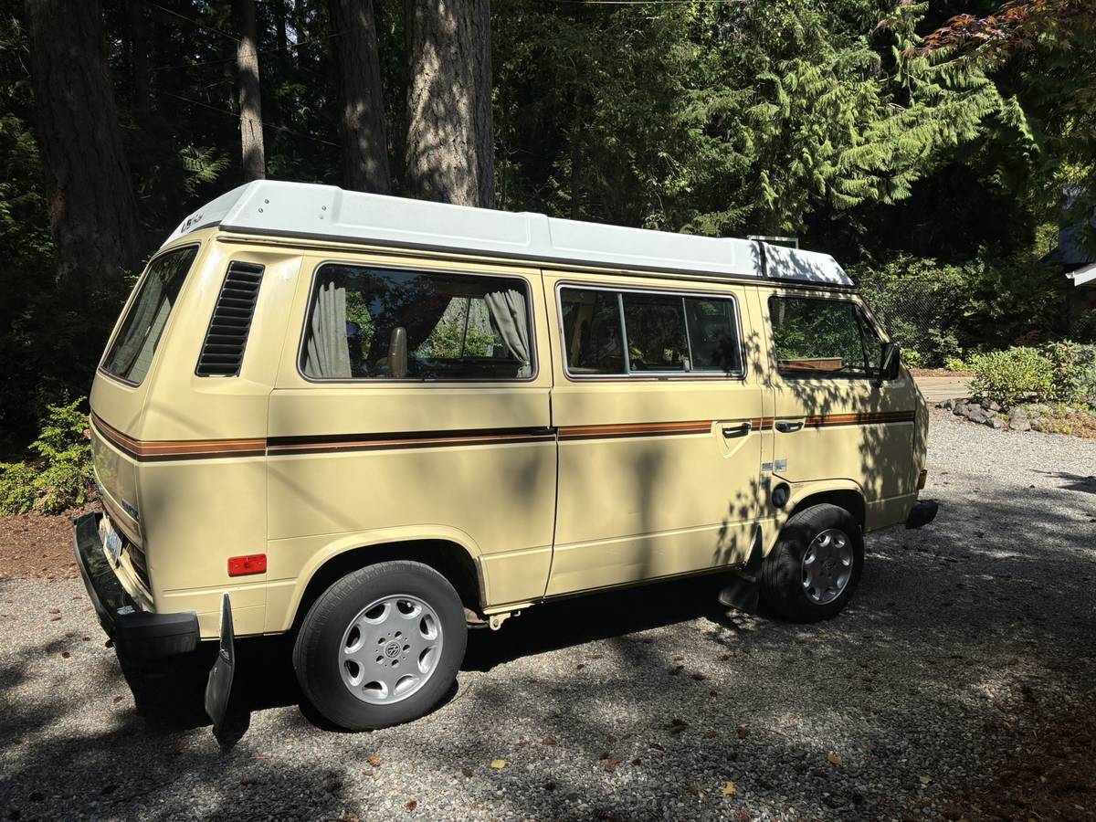 Volkswagen-vanagon-camper-1984-yellow-2