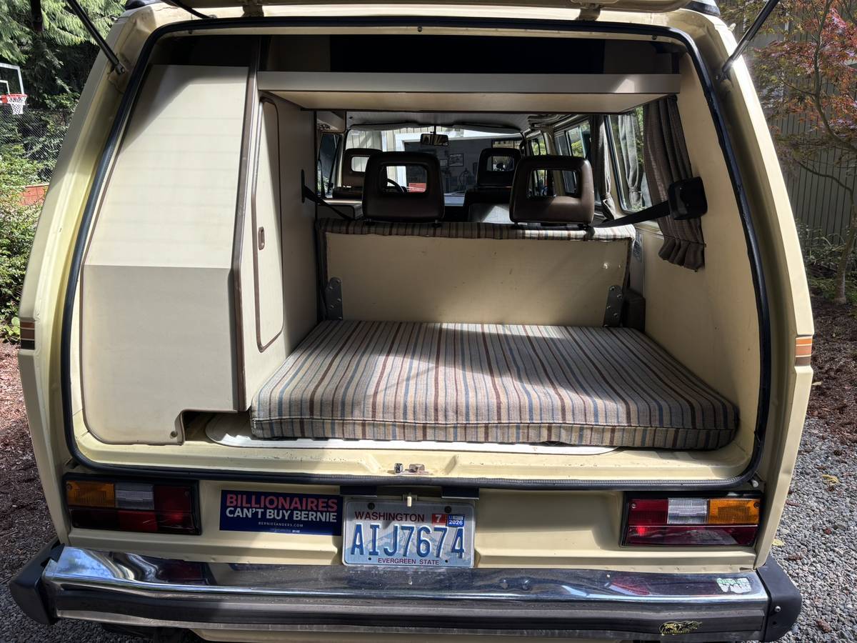 Volkswagen-vanagon-camper-1984-yellow-4