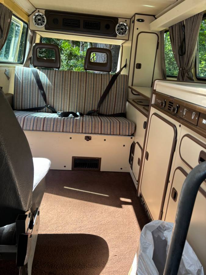 Volkswagen-vanagon-camper-1984-yellow-5