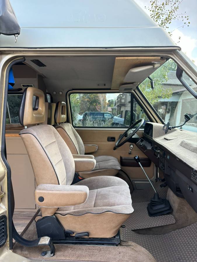 Volkswagen-vanagon-camper-1986-14