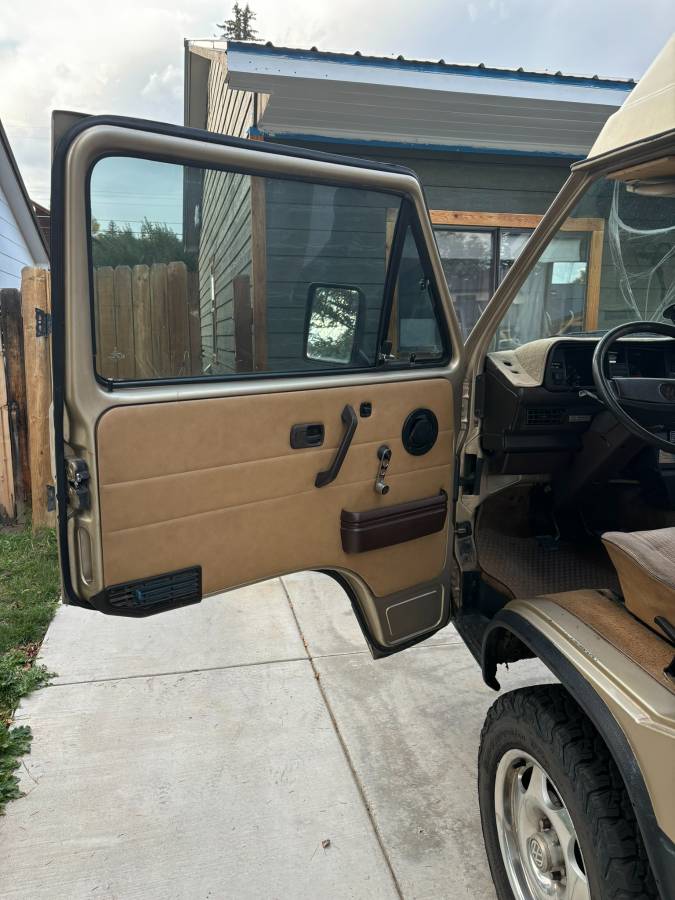 Volkswagen-vanagon-camper-1986-15