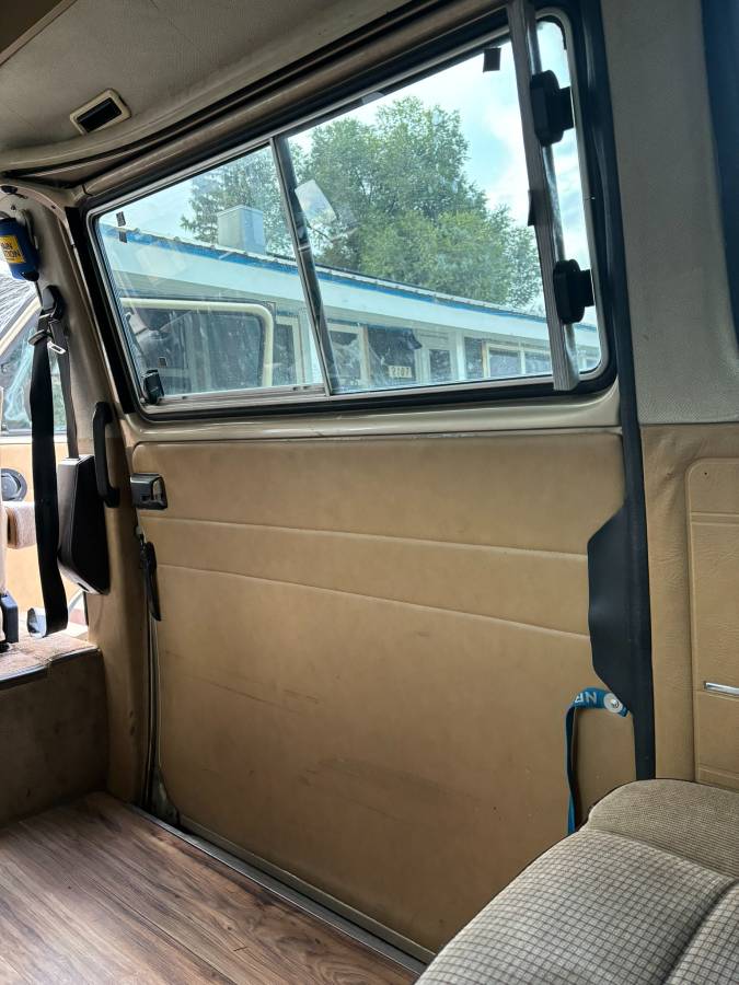 Volkswagen-vanagon-camper-1986-16