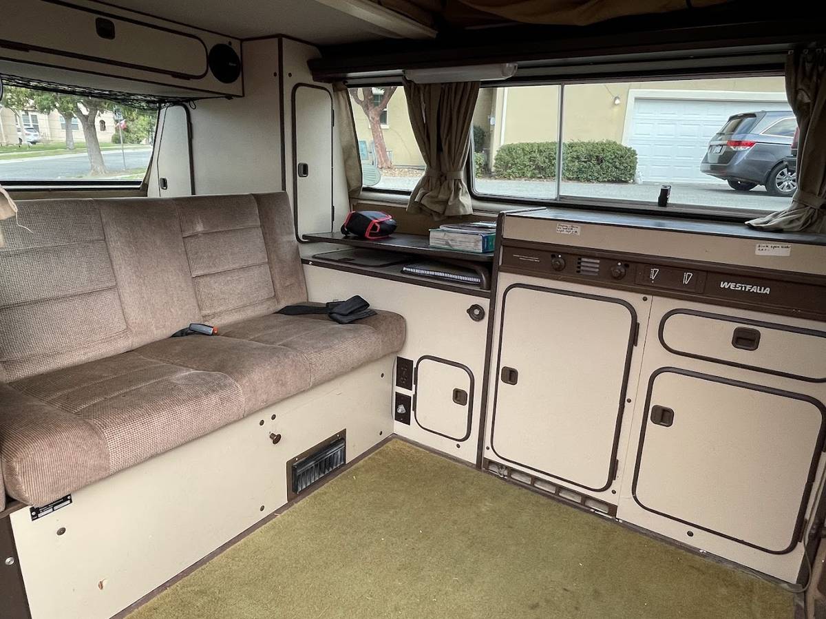 Volkswagen-vanagon-camper-1986