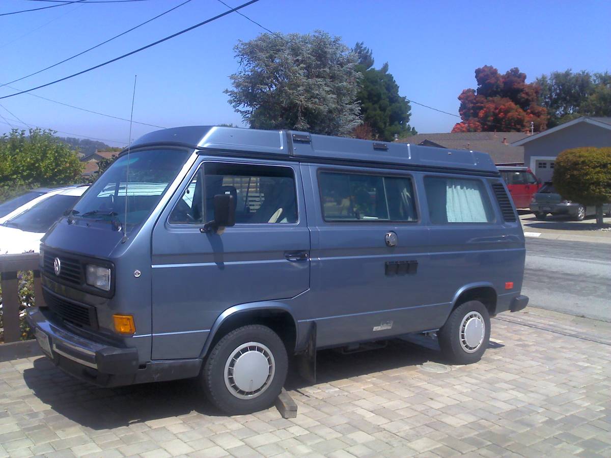 Volkswagen-vanagon-camper-1987-blue