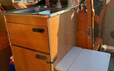 Volkswagen-vanagon-westfalia-1971-orange-10