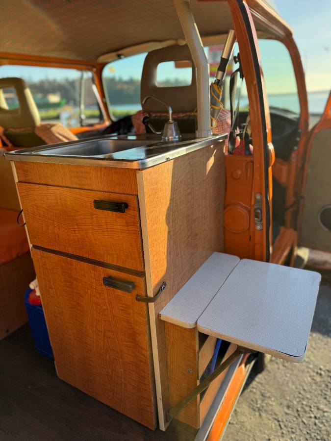 Volkswagen-vanagon-westfalia-1971-orange-10