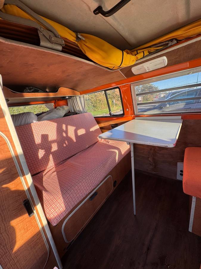 Volkswagen-vanagon-westfalia-1971-orange-16