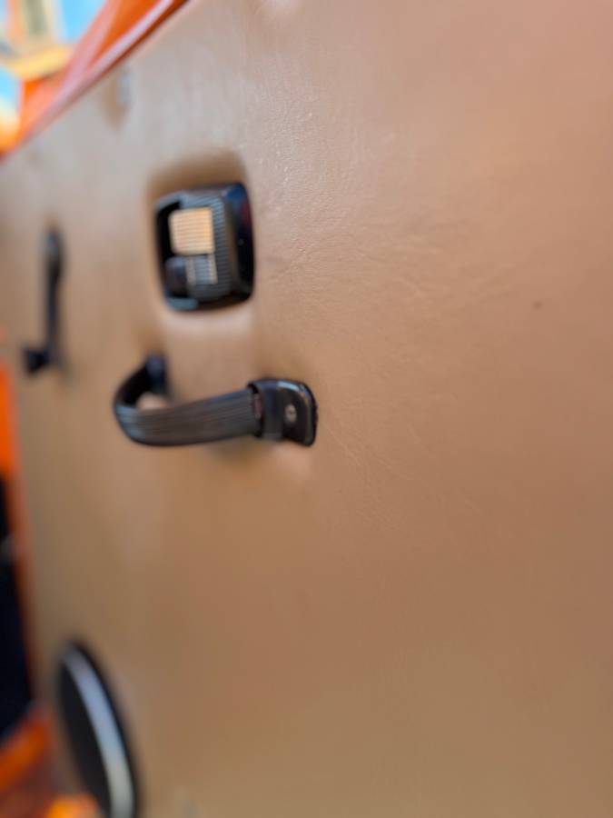 Volkswagen-vanagon-westfalia-1971-orange-17