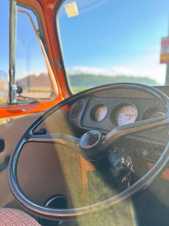 Volkswagen-vanagon-westfalia-1971-orange-19