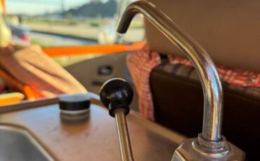 Volkswagen-vanagon-westfalia-1971-orange-5