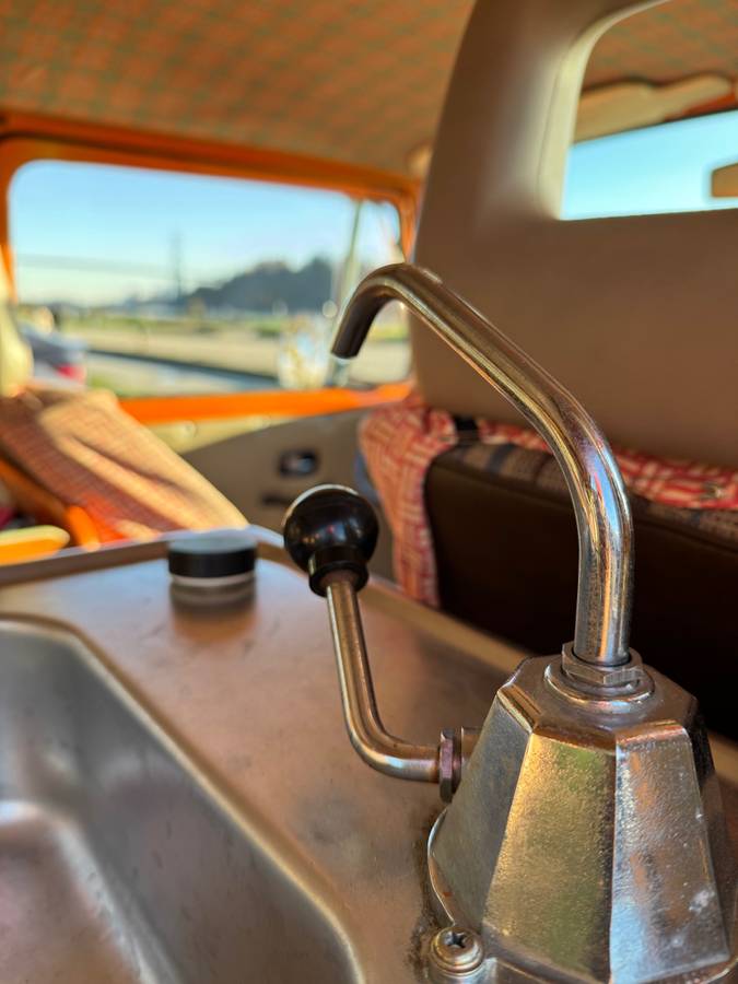 Volkswagen-vanagon-westfalia-1971-orange-5