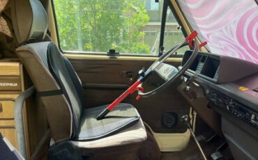 Volkswagen-vanagon-westfalia-1981-yellow-15
