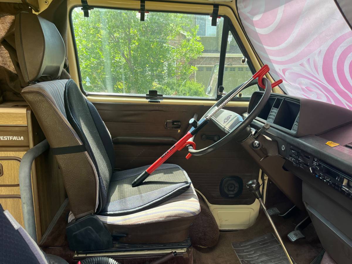 Volkswagen-vanagon-westfalia-1981-yellow-15