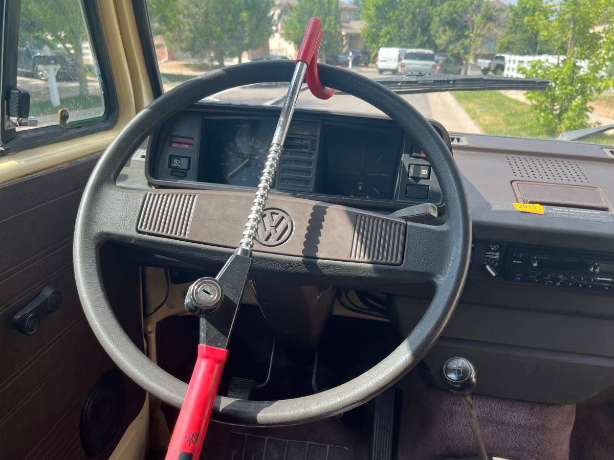 Volkswagen-vanagon-westfalia-1981-yellow-16