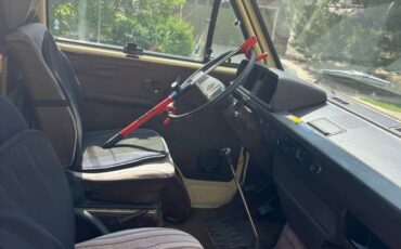 Volkswagen-vanagon-westfalia-1981-yellow-18