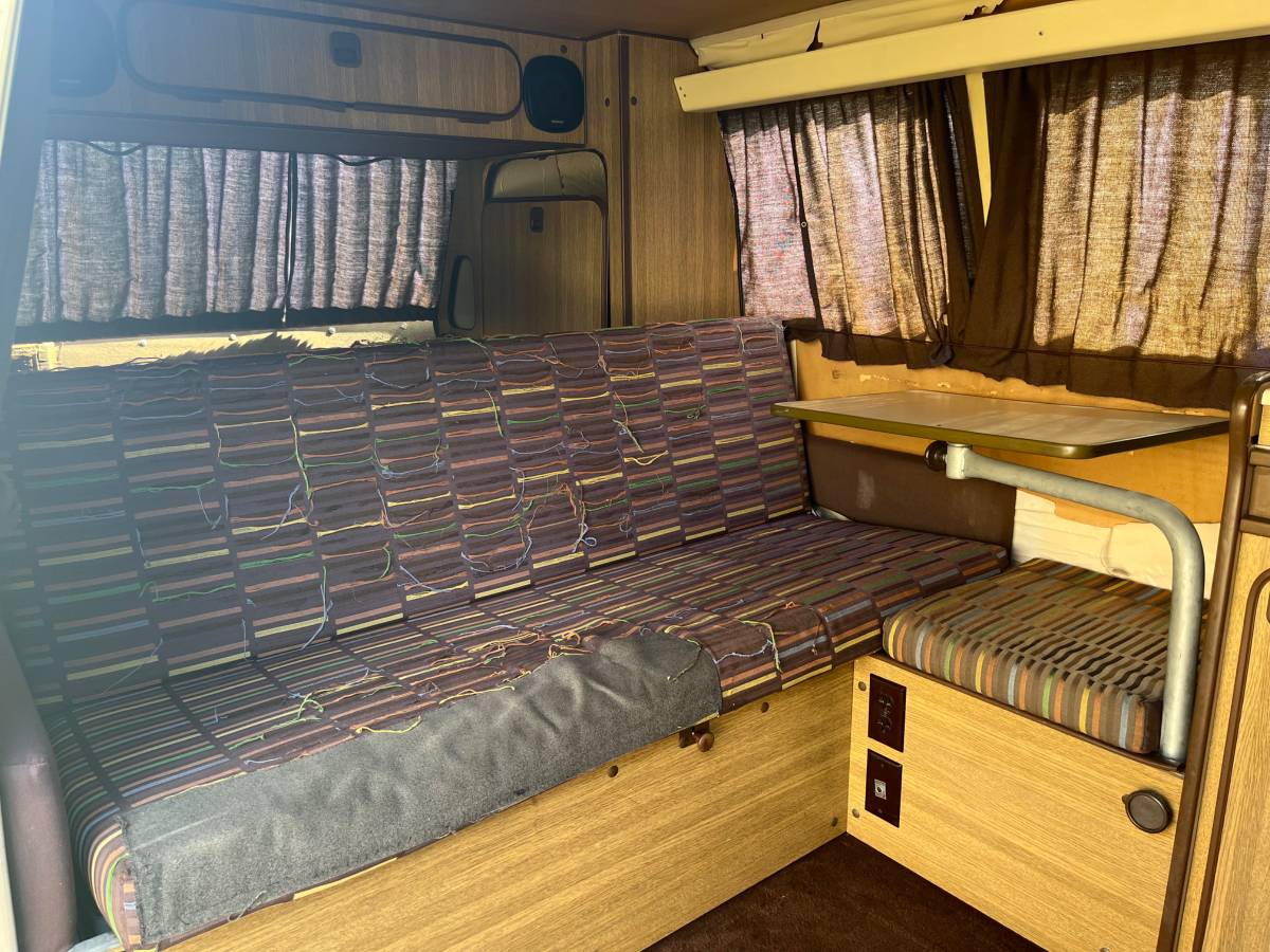 Volkswagen-vanagon-westfalia-1981-yellow-20