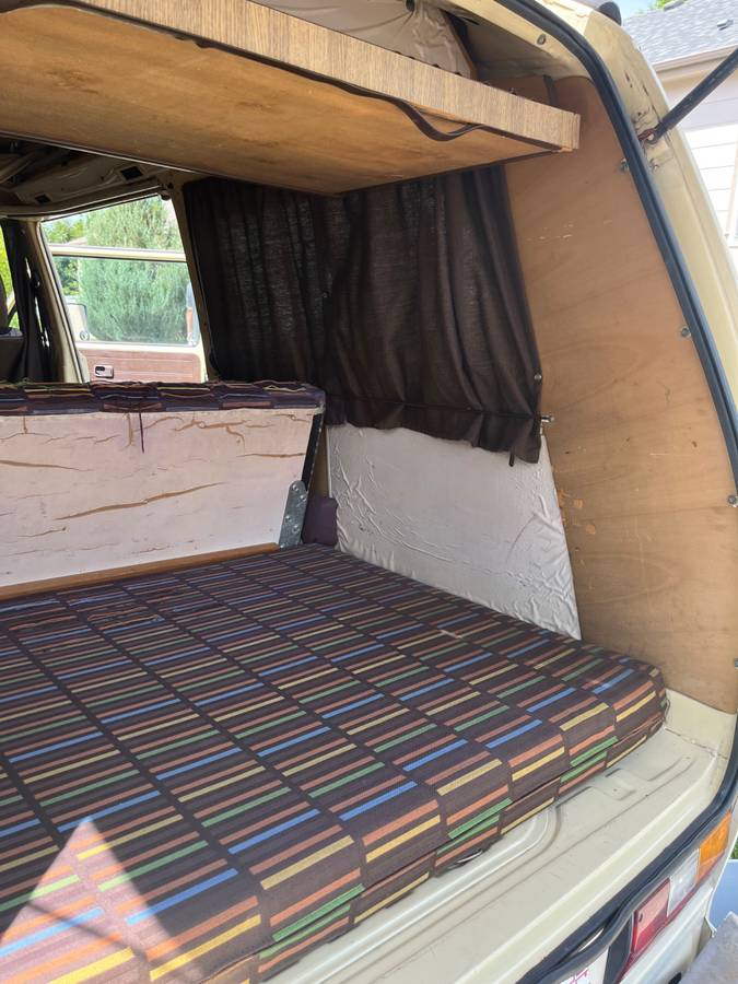 Volkswagen-vanagon-westfalia-1981-yellow-3