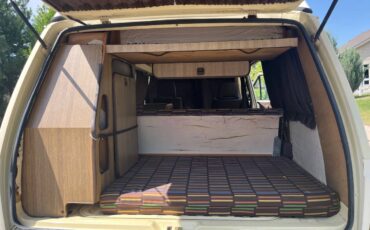 Volkswagen-vanagon-westfalia-1981-yellow