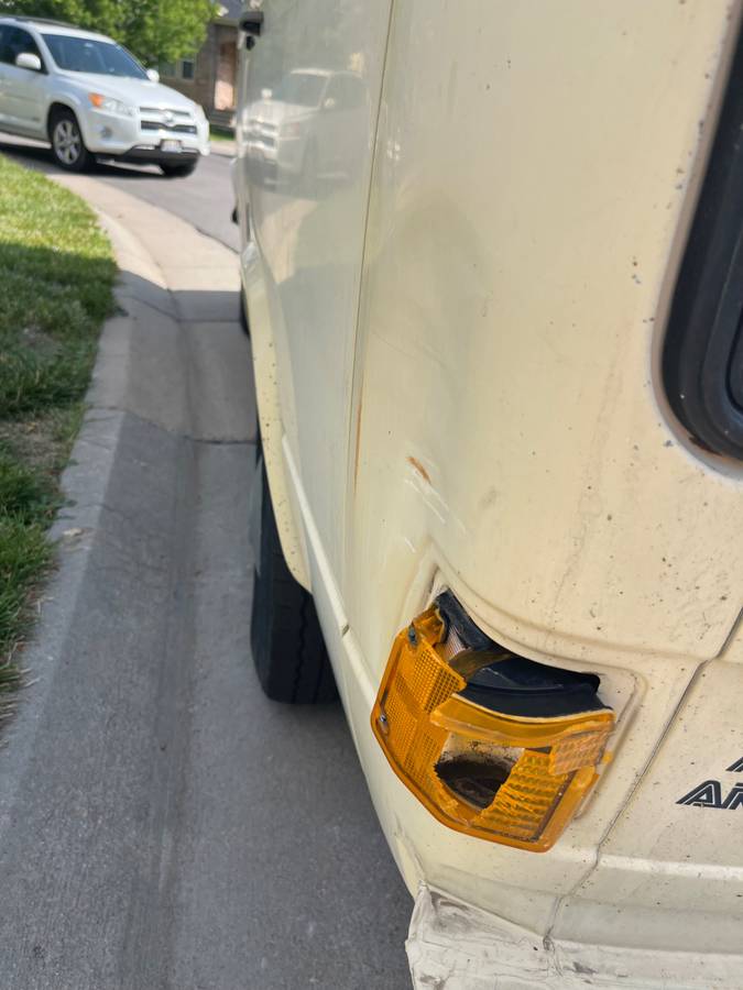 Volkswagen-vanagon-westfalia-1981-yellow-7