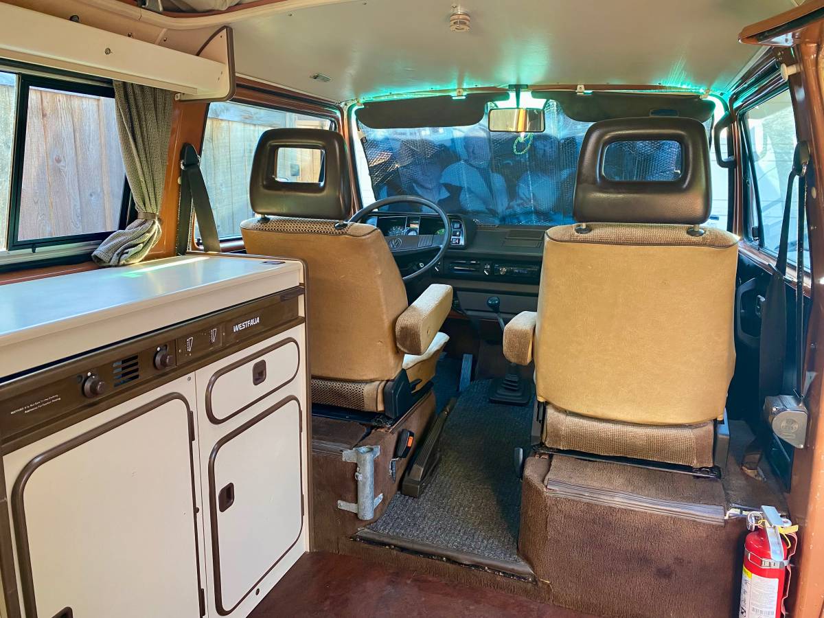 Volkswagen-vanagon-westfalia-1984-brown-10