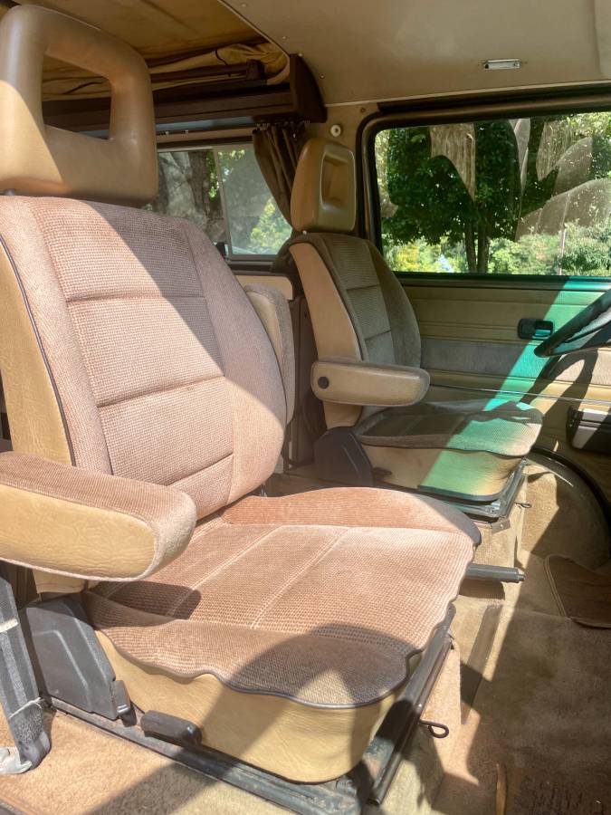 Volkswagen-vanagon-westfalia-1985-brown-4