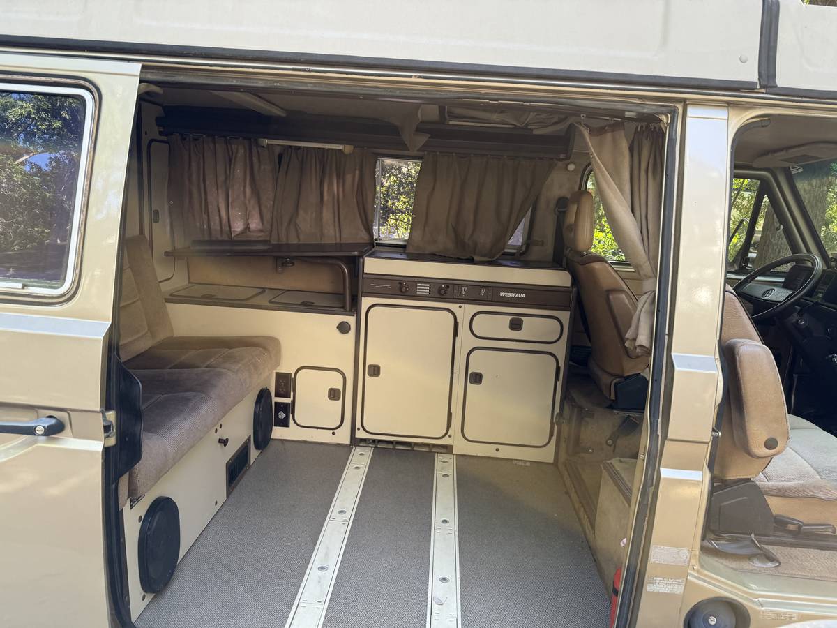 Volkswagen-vanagon-westfalia-1985-custom-10