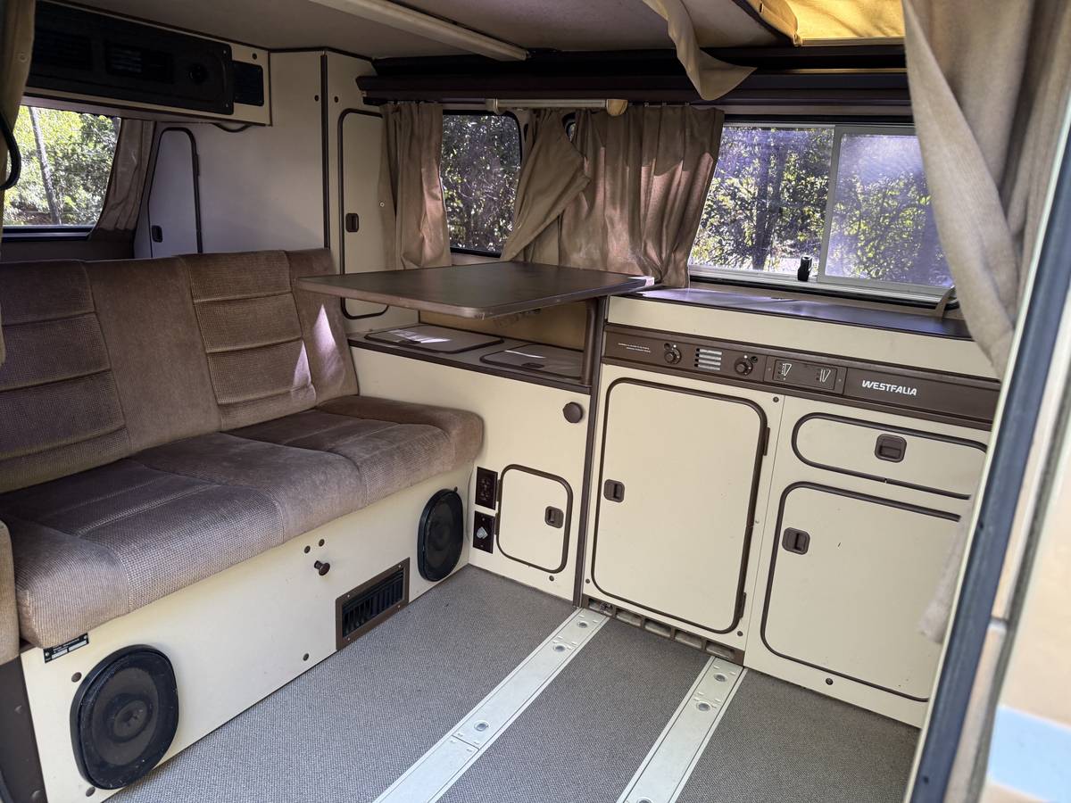 Volkswagen-vanagon-westfalia-1985-custom-13