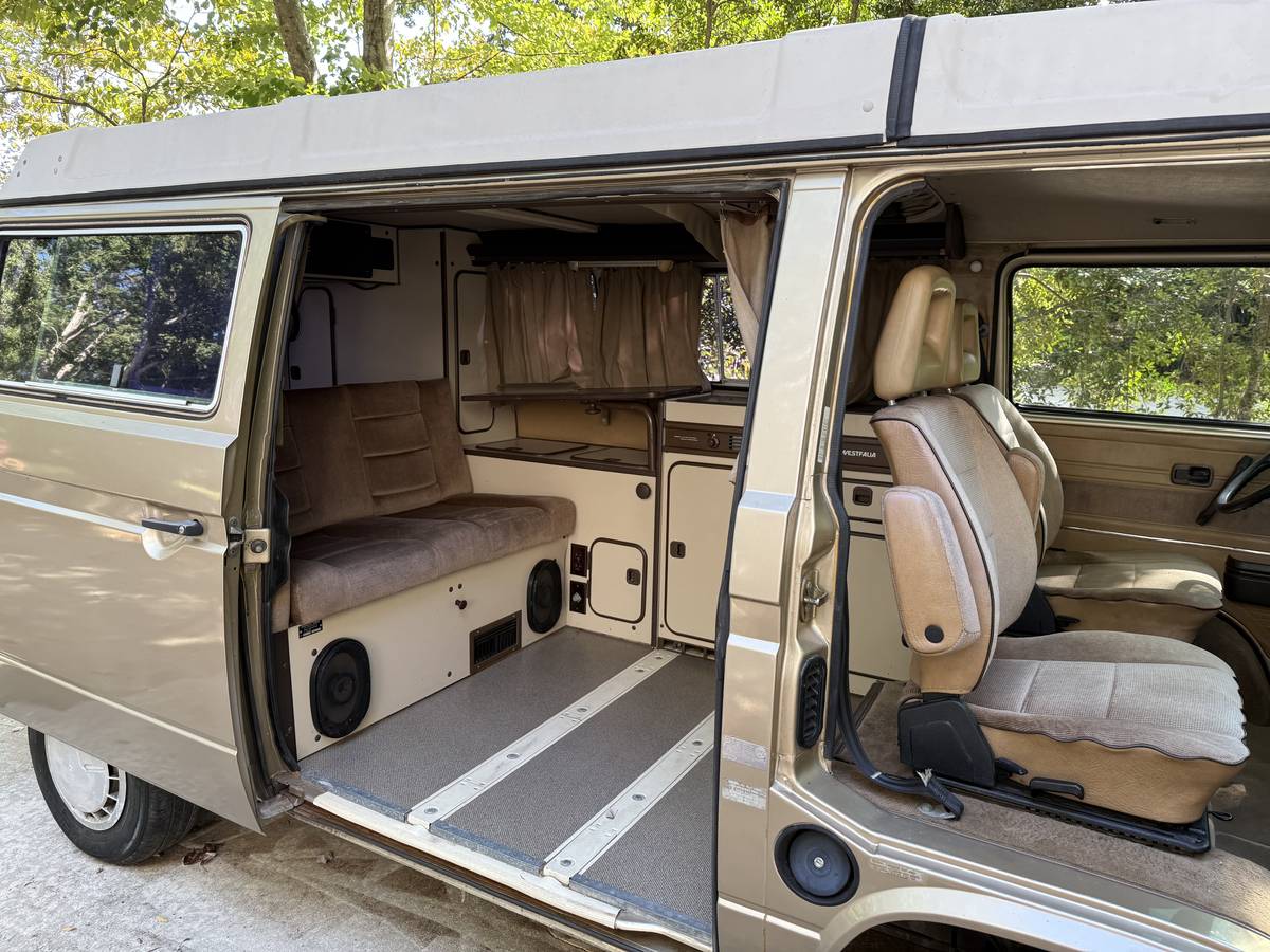 Volkswagen-vanagon-westfalia-1985-custom-17