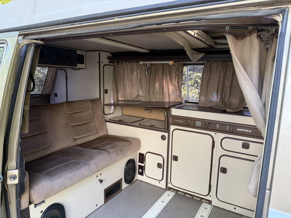 Volkswagen-vanagon-westfalia-1985-custom-9
