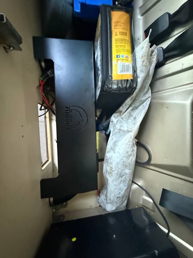 Volkswagen-vanagon-westfalia-1986-17