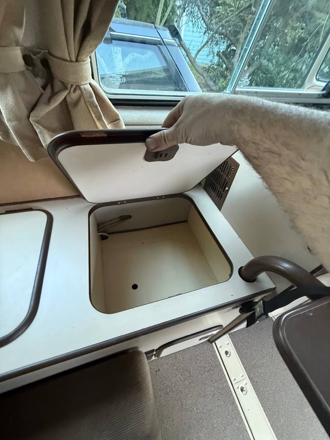 Volkswagen-vanagon-westfalia-1986-18