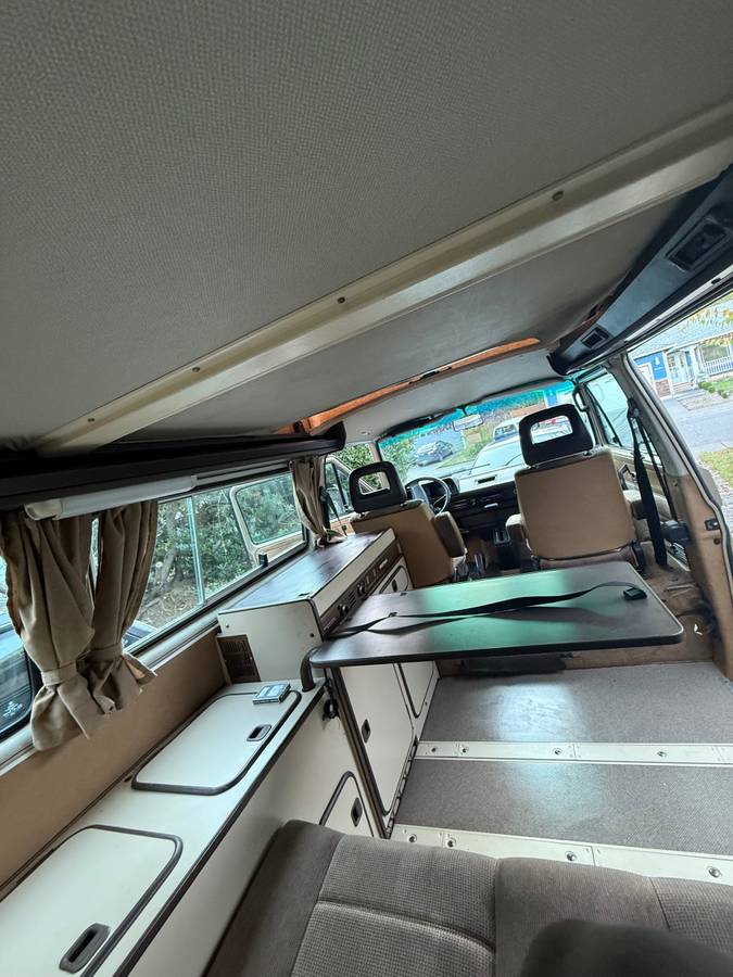 Volkswagen-vanagon-westfalia-1986-21