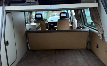Volkswagen-vanagon-westfalia-1986-23