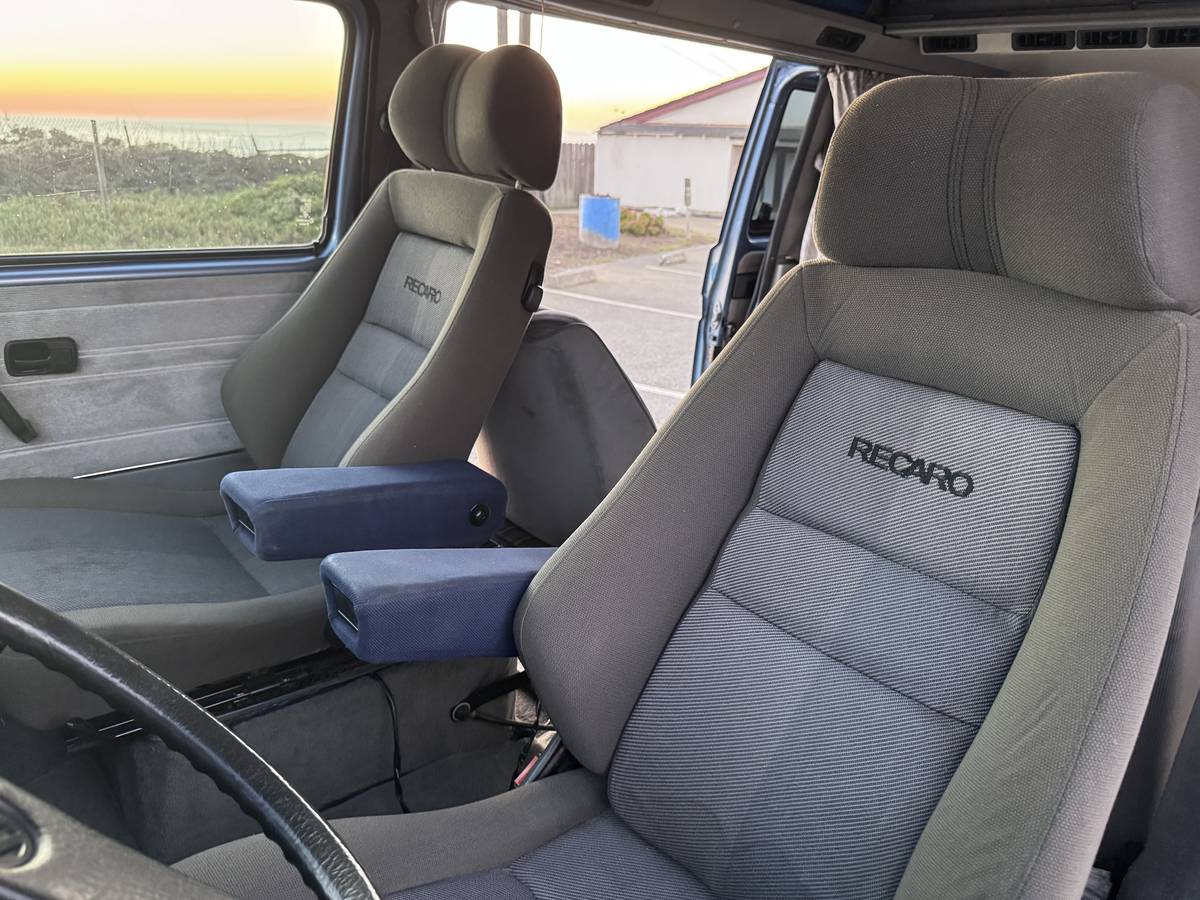 Volkswagen-vanagon-westfalia-1989-blue-9