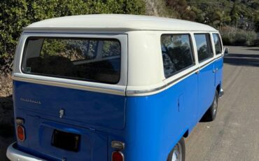 Volkswagon-1968-blue-4
