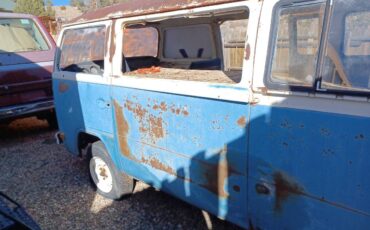 Volkswagon-passenger-1975-blue-2