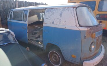 Volkswagon-passenger-1975-blue