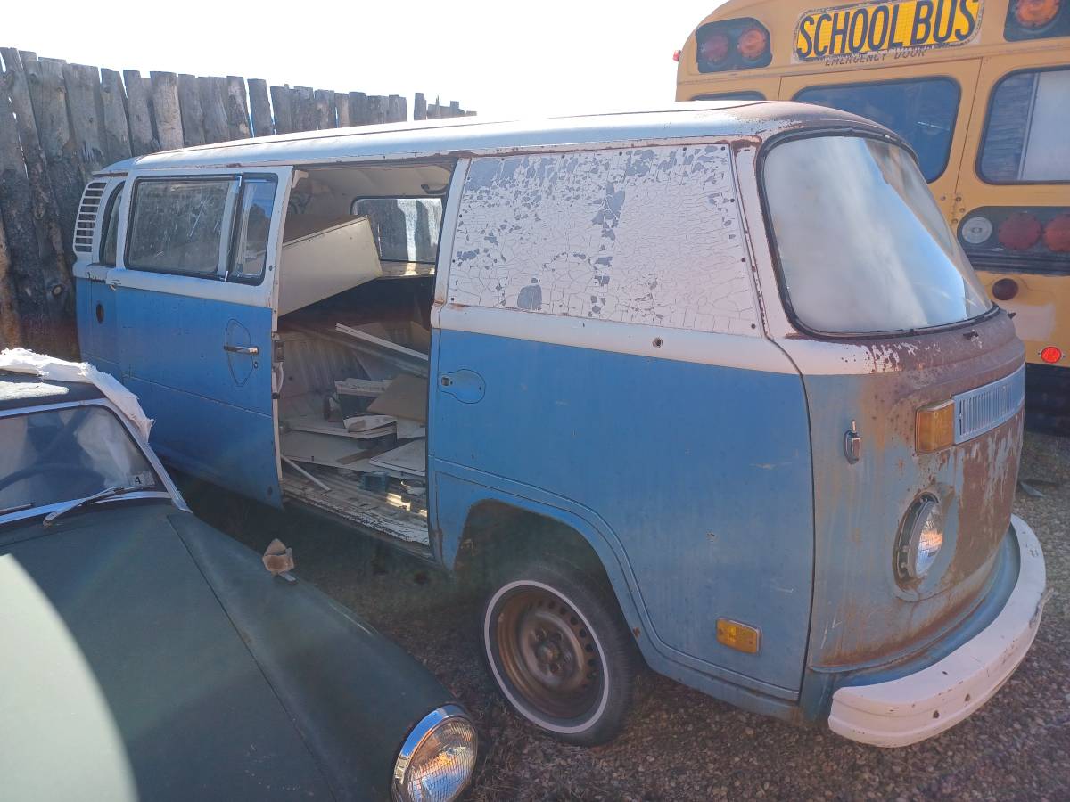 Volkswagon-passenger-1975-blue